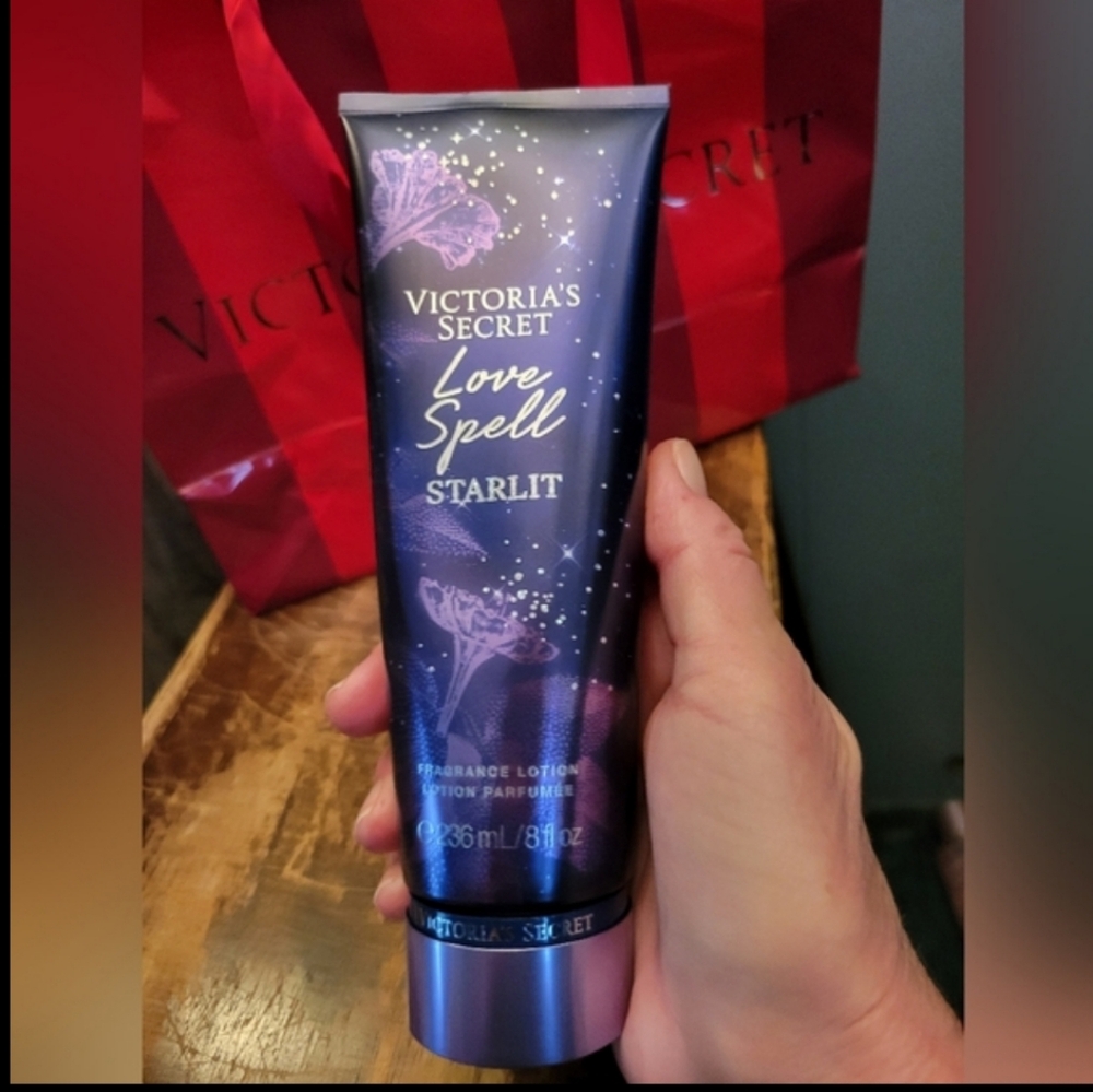 Victoriaโs love spell starlit fragrance body lotio
